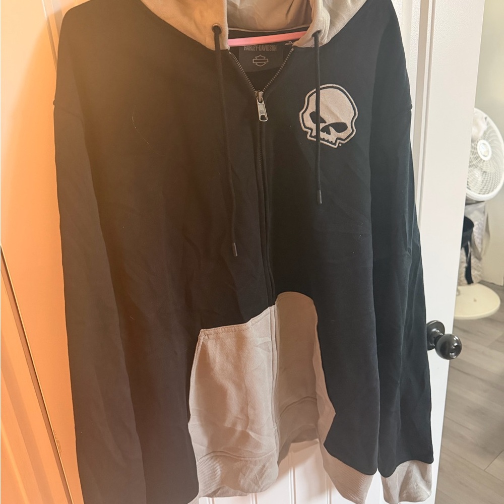 Harley-Davidson Black & White Skull Zip Hoodie with Gray Hood Lining
